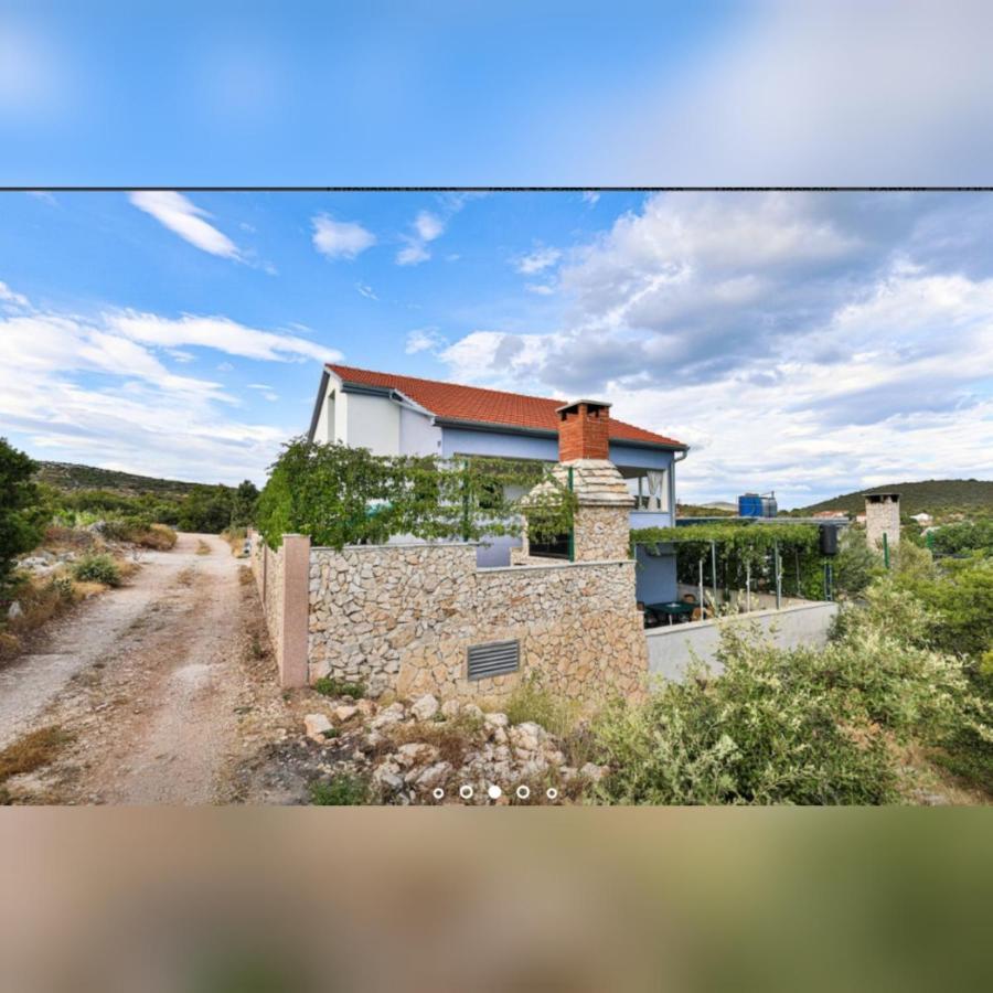 Počitniška hiša Petra Vinisce